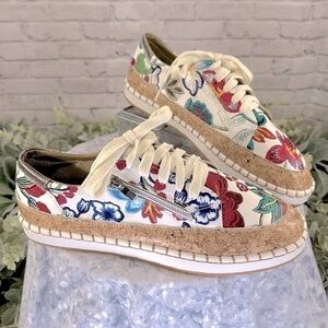 Daeful White Embroidered Floral Cork Print Lace-up Fashion Sneakers WMS 10M✨NWOT